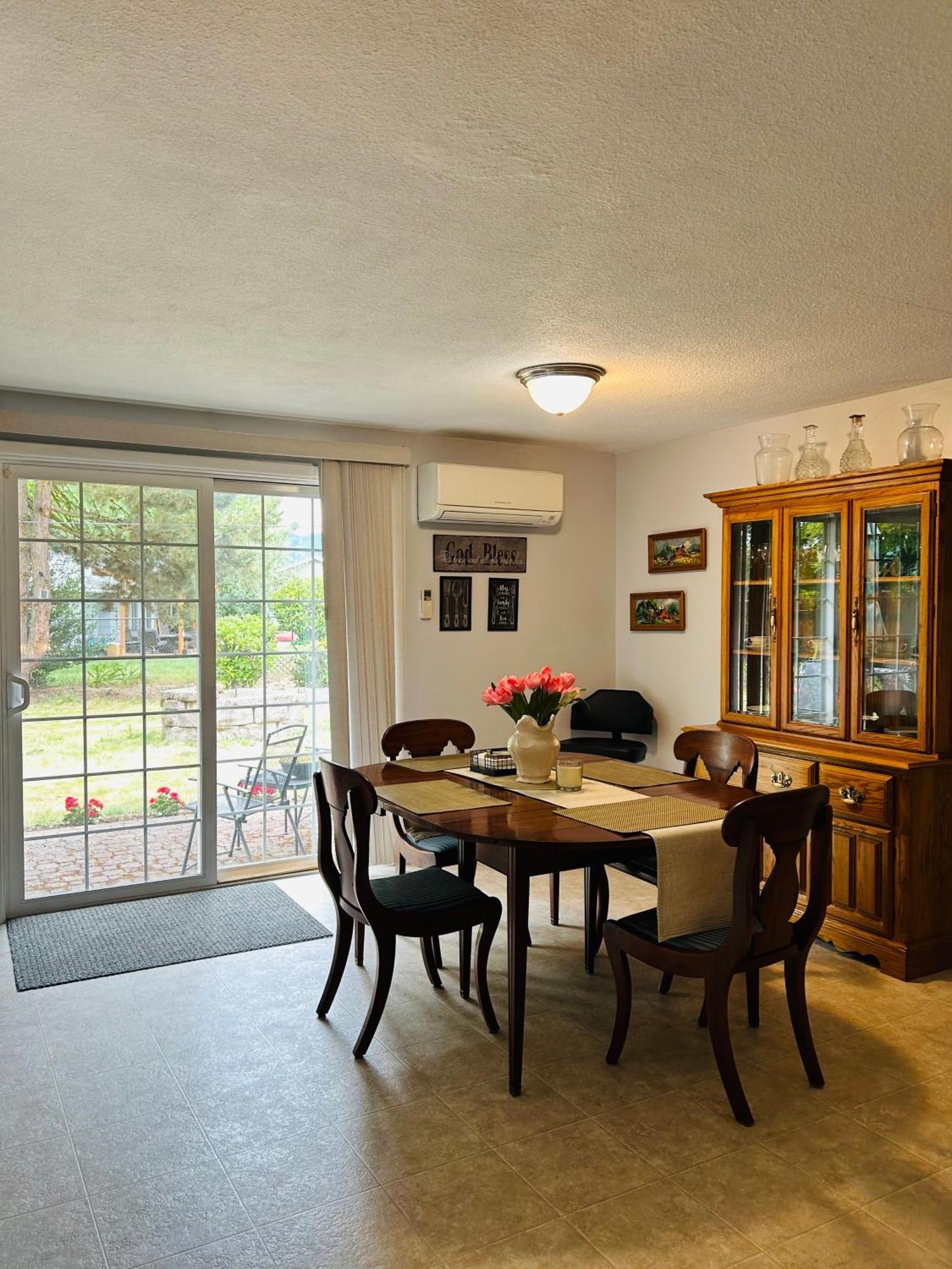 Emerald City 3 Bedroom 1 Bath Home Γιουτζίν Εξωτερικό φωτογραφία
